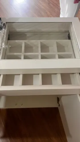 Balcão com divisórias 