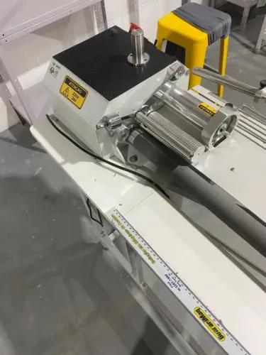 Máquina para cortar friso/viés eletrônica