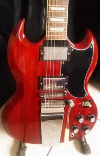 Guitarra Gibson SG Maestro Vibrola 61