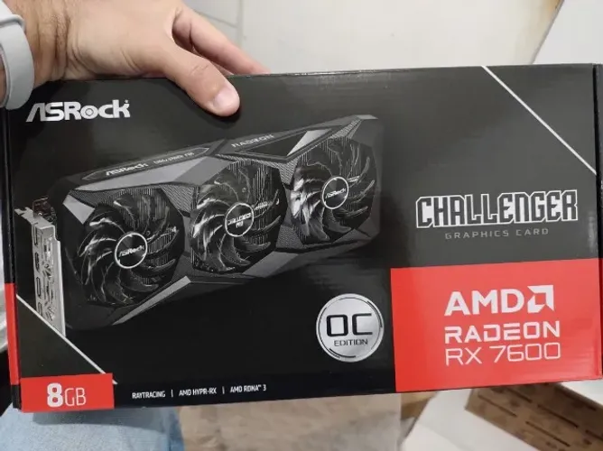 Placa De Vídeo Asrock Amd Radeon Rx 7600 Challenger Pro 8gb Triplo Fan (NF, nova e lacrada