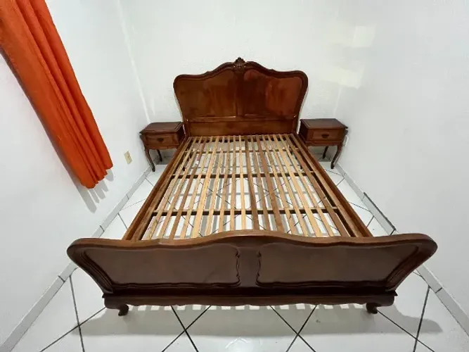 vendo cama de madeira macica lindaaaaaa