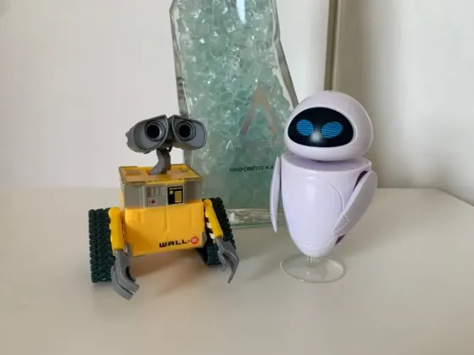 bonecos wall-e e EVA mattel