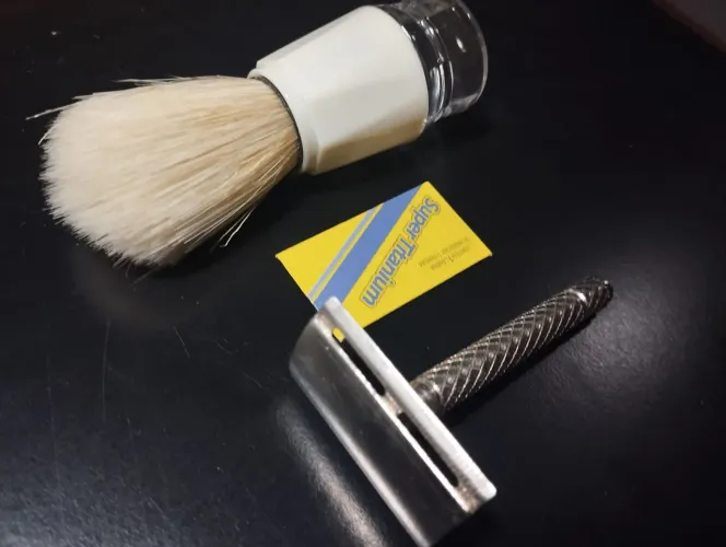 Aparelho De Barbear Em Aço Inox + Pincel Barbear + 01 lâmina brinde