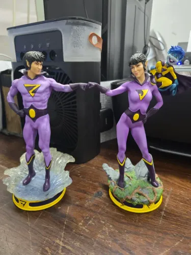 Bonecos de Coleção - Iron Studios 1/10 irmãos gêmeos com detalhe
