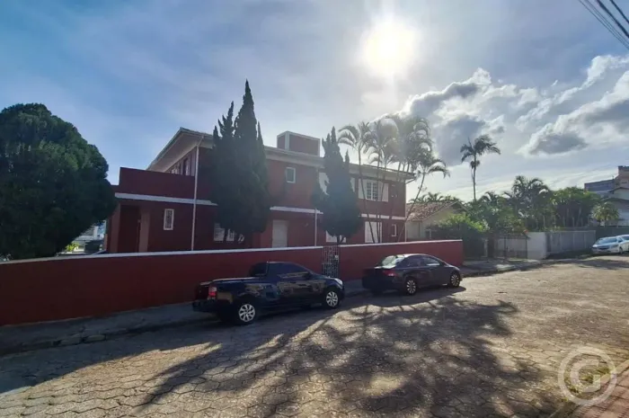 Espaço comercial versátil e amplo no Bom Abrigo, ideal para diversos tipos de negócios