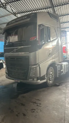 VW/29.530 METEOR 2023 e VOLVO/FH 540 2020 - Completos para quitação futura