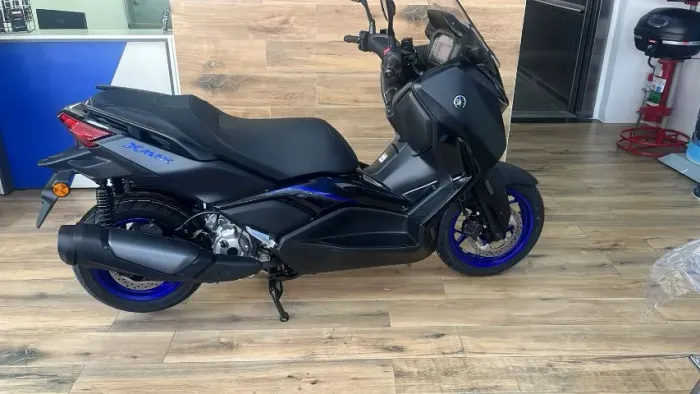 Xmax 300 + ipva gratís 