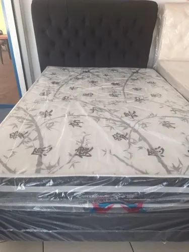 Cama casal com cabeceira