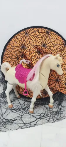 Cavalo da Barbie Anda Automático