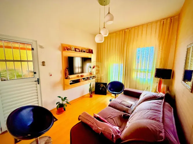 Casa em Condomínio à Venda em Jacareí-SP, Cidade Salvador: 2 Quartos, 1 Sala, 2 Banheiros,