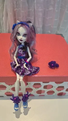 Monster High Catrine Demew Gloom and Bloom