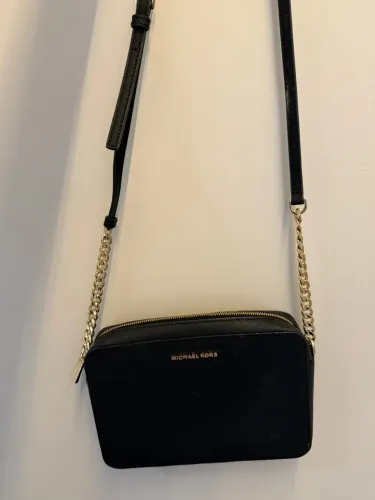 Bolsa transversal Michael kors preta 