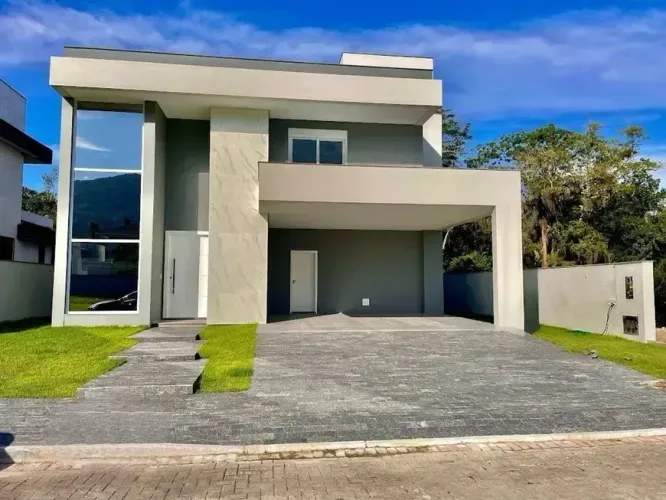 Casa em Condomínio com 266m², 3 Dormitórios, 2 vagas, no bairro Ratones em Florianópolis