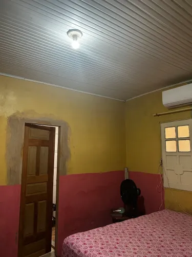 Casa no ponto de mora toda murada medido 8+12