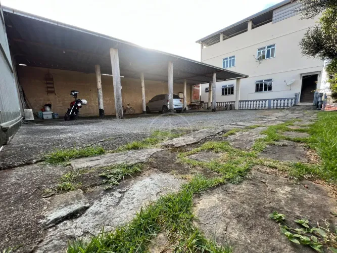 Imóvel para venda possui 320 metros quadrados com 9 quartos em Santos Dumont - Juiz de For