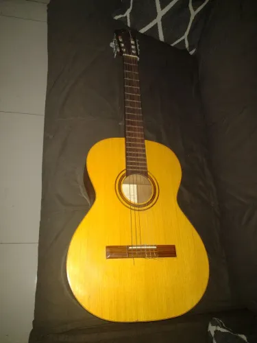 Violão Di Giorgio mod. Estudante 18 , 2005, com capa. R$ 470,00