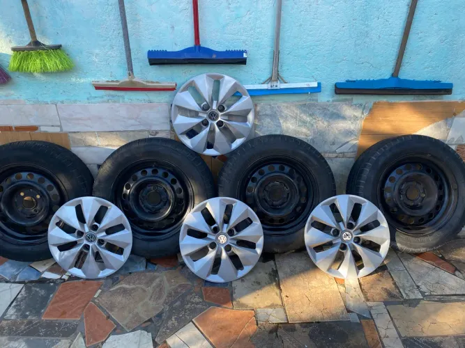 Rodas aro 14 + pneu seminovos + carlotas.