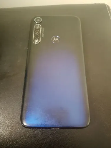 Motorola g8 plus todo bom levo no metros.  ZAP *41