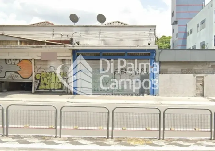 Galpão para locação com 365 m² em região comercial da Liberdade