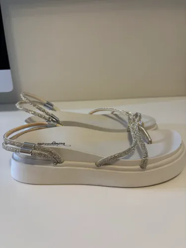 papete/flat form off white com prata
