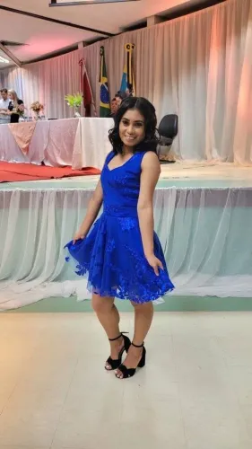 Vende-se este vestido de festa usado apenas uma vez