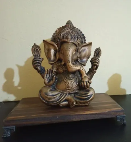 Estátua Ganesha com Base + Brinde