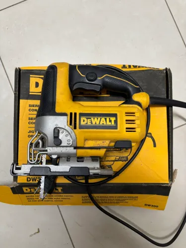 Serra tico tico 220v Dewalt