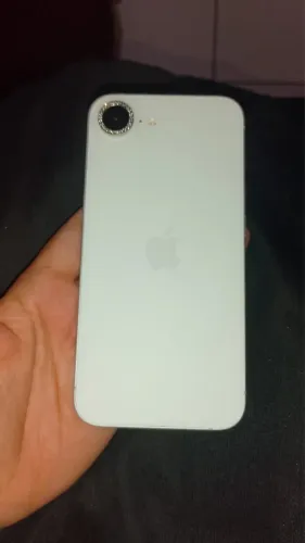 iPhone 16e