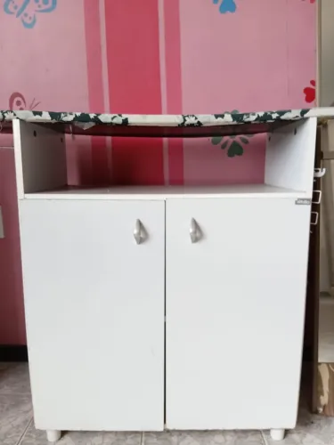 Tábua de passar roupa com 2 portas