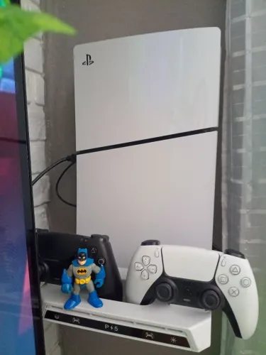 Vendo ps5 Novinho com suporte