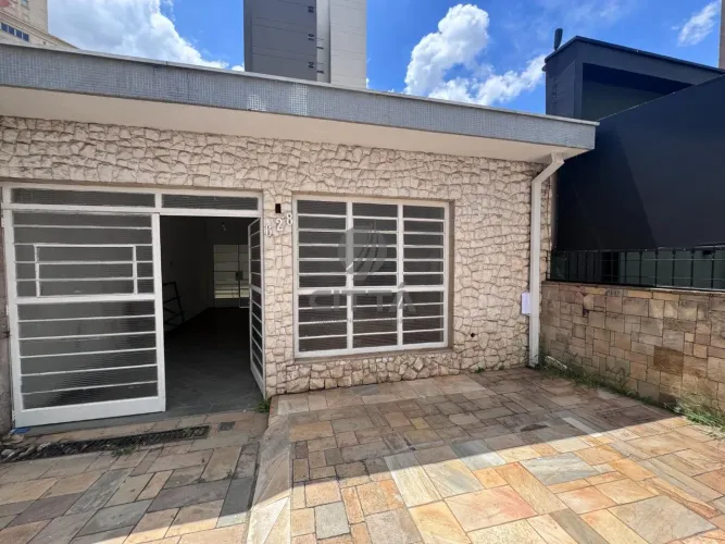 Casa comercial para locação no bairro Cambuí em Campinas/SP.