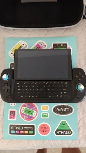Vendo ou troco aya neo slide 16 gb ram 512 gb HD AMD 7840u por notebook gamer