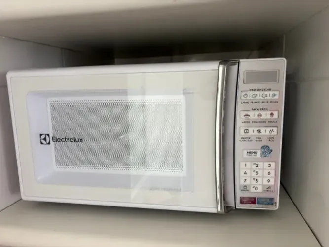 Microondas Electrolux - M837R - 27L - 220V