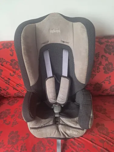 Cadeirinha de carro 9 até 18 kls.