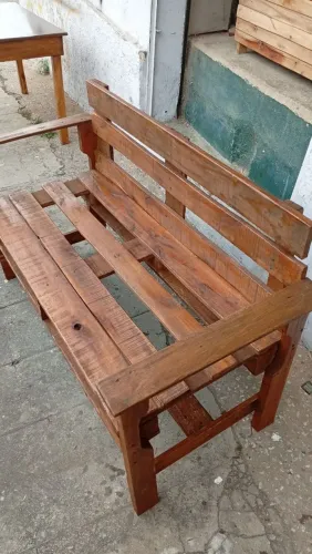 Banco de palete invernizado 