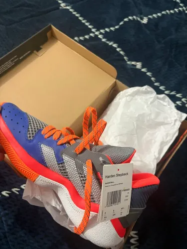 Tênis adidas novo