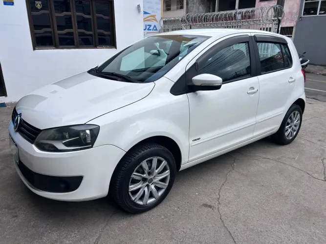 Volkswagen Fox 1.0 MI Total Flex 8V 3P 2014