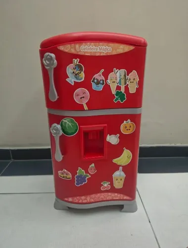 Brinquedo Geladeira Mágica Vermelha