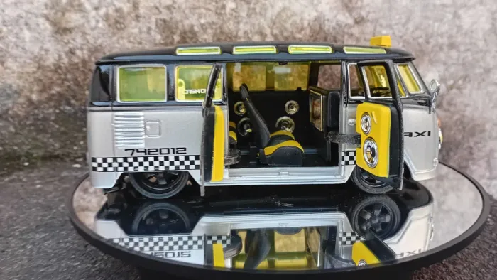 Miniatura Volkswagen Van "samba " Allstars Maisto 1:25