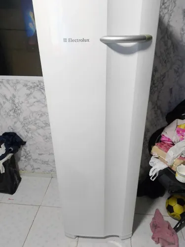 Freezer vertical Eletrolux.