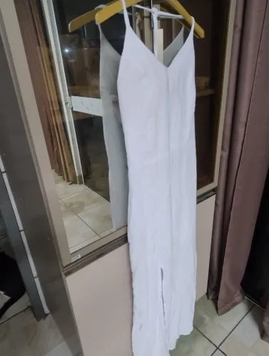 Vestido branco aberto nas costas