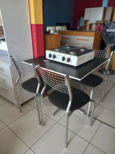 Mesa de segunda mão 970 reais inox com 4 cadeiras