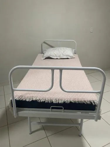 Cama hospitalar com controle remoto