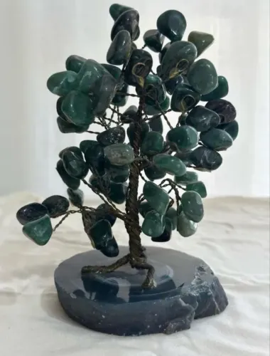 Árvore de pedras verde 
