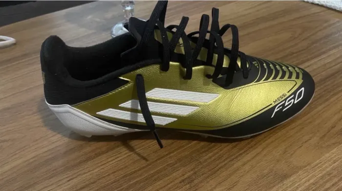 Chuteira Adidas f50 messi dourada campo N°40