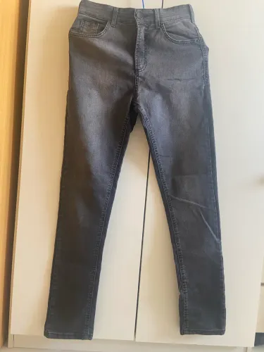 Calça jeans preta adolescente 