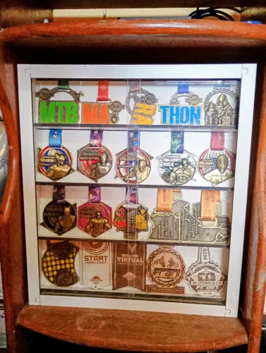 Medalheiro Expositor MDF