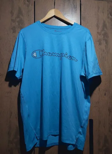 camiseta azul da marca Champion ORIGINAL
