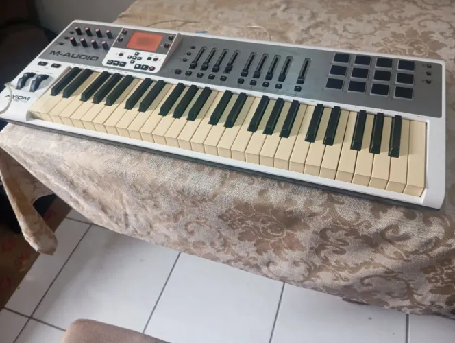 Vendo 2 controladores M-AUDIO AXIOM AIR (Sucata, para reposição de peças)