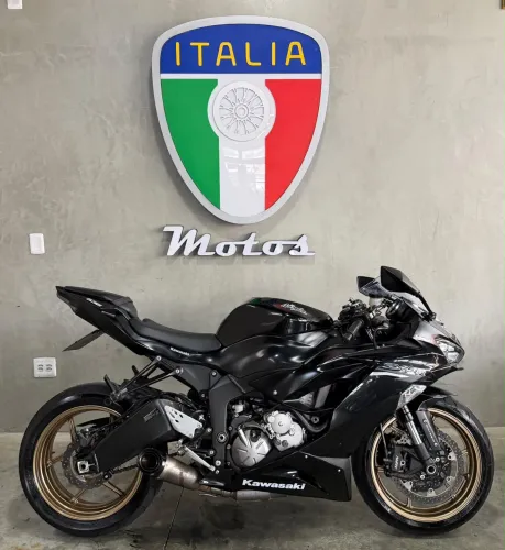Kawasaki Ninja ZX 6 R 2020 zera Bx km impecável financiamos